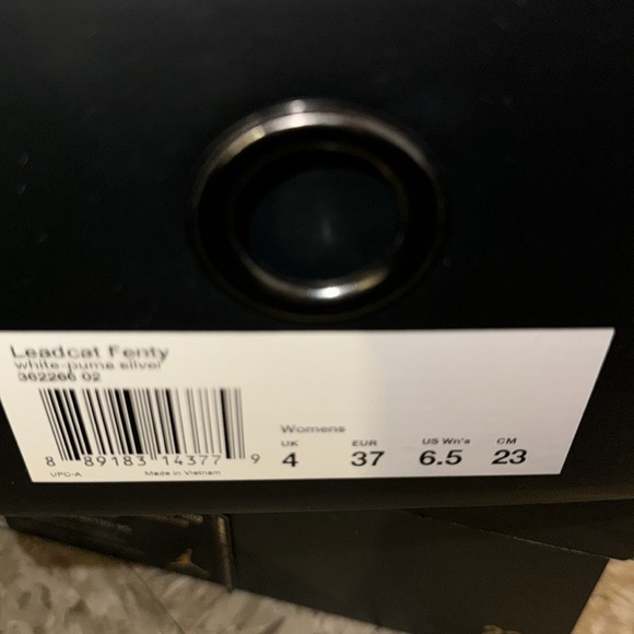 White Rihana fenty puma slippers perfect condition - Picture 2 of 2